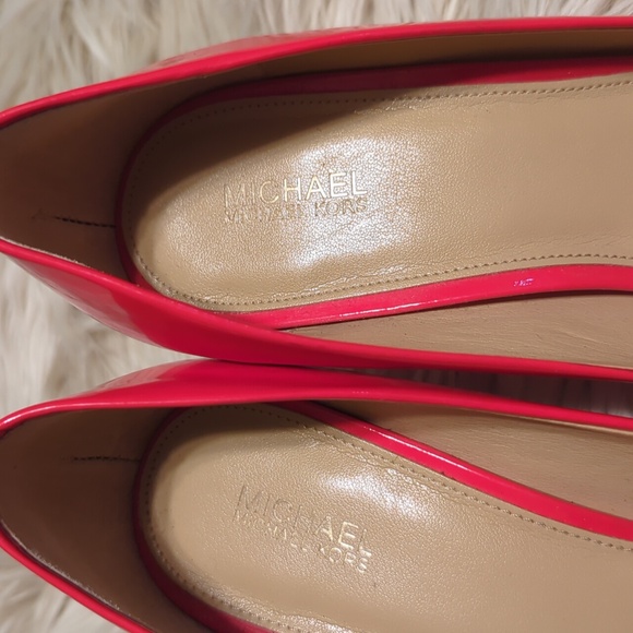 Michael Kors Pointy toe 3" stiletto heel with small gold detail sz 9.5 - Picture 5 of 10